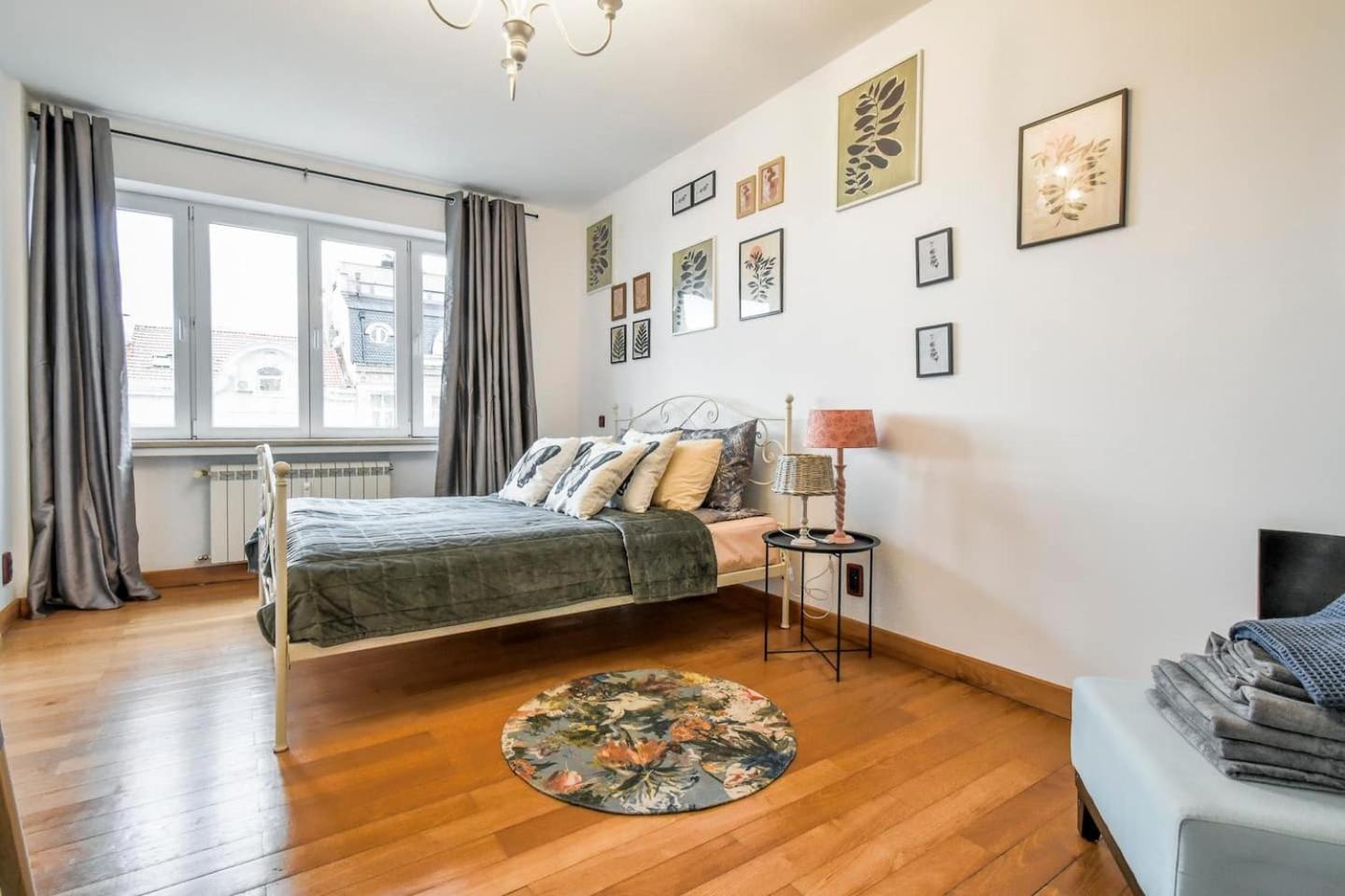 Fully Equipped Vitoshka Area Spacious Metro