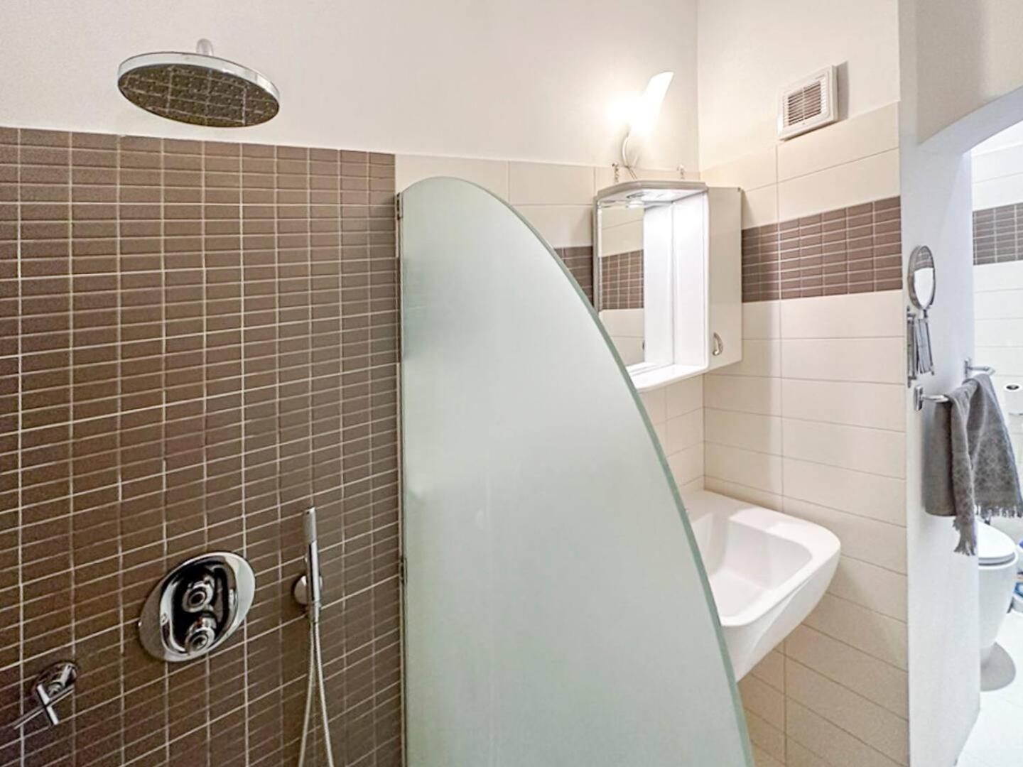 Apartament Fully Equipped Vitoshka Area Spacious Metro Sofia